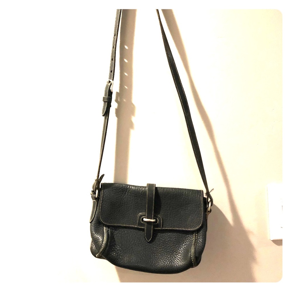 Black leather Dooney & Bourke purse